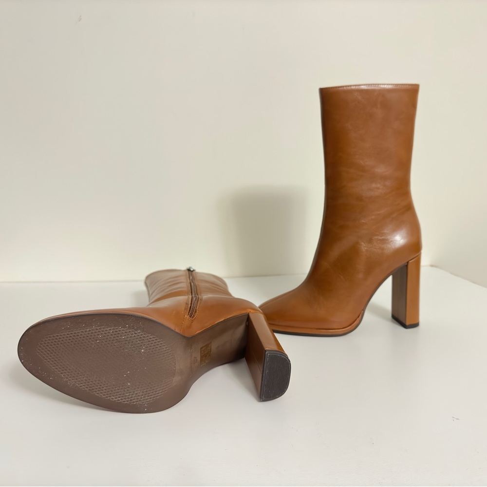 Elegant Tan Leather Women's Boots